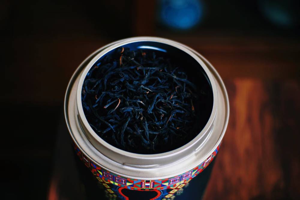 哈尼红干茶条索俯视